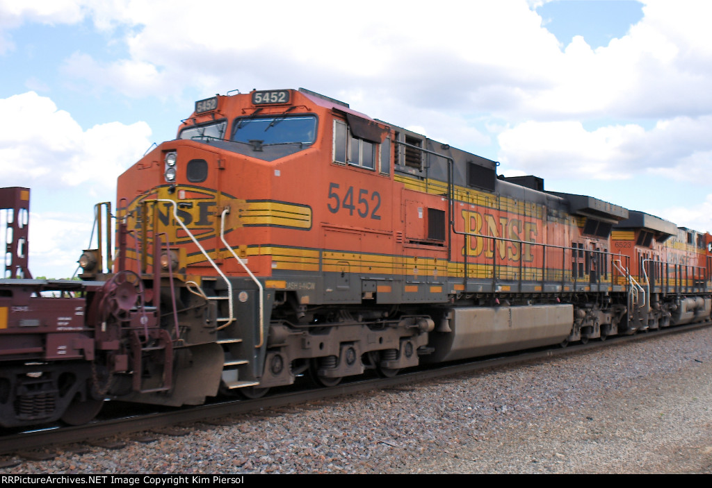 BNSF 5452 Pusher